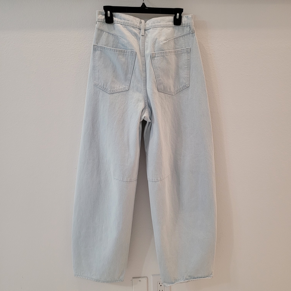Universal Thread High-Rise Curved Leg Barrel Ballow Light Wash Jeans  Size 6 - Picture 2 of 16